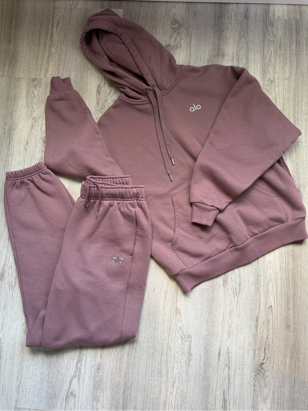 ALO Yoga - Accolade Sweatpant & Accolade Hoodie Set in Smoky Quartz - sizes XXS
